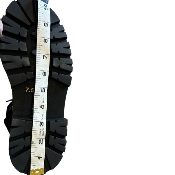 Revolve Steve Madden Reyen Leather Platform Boot Right foot 7 left foot 7.5 NWOT - Picture 11 of 13